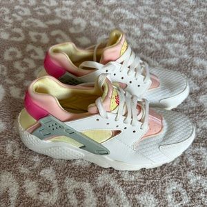 WOMEN'S NIKE AIR HUARACHE